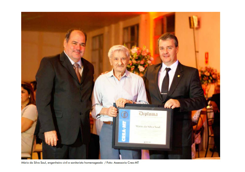 Página do Livro de 50 Anos do Crea-MT, Mário Saul sendo homenageado.